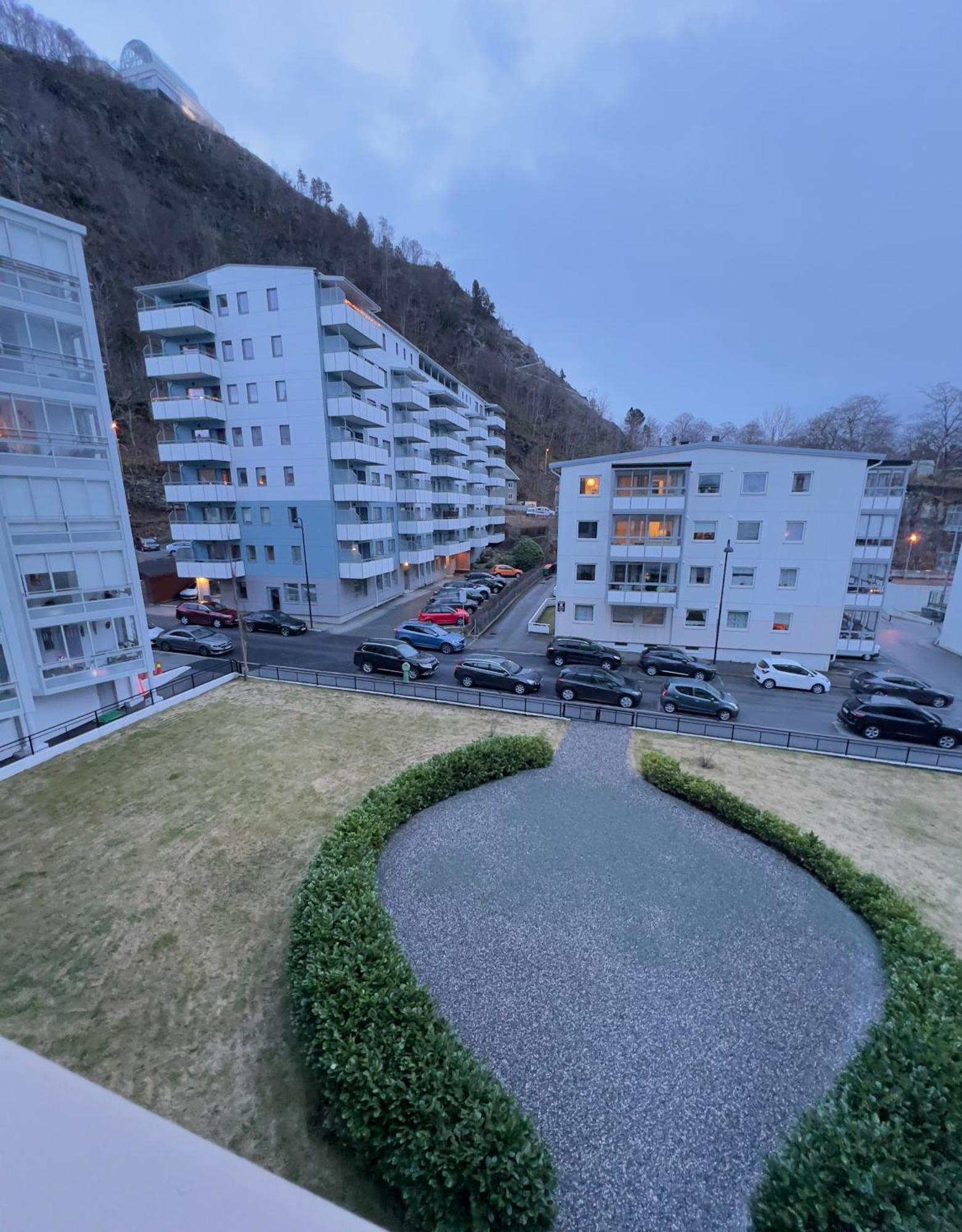Luxury Service Apartment By Chanya Alesund Bagian luar foto