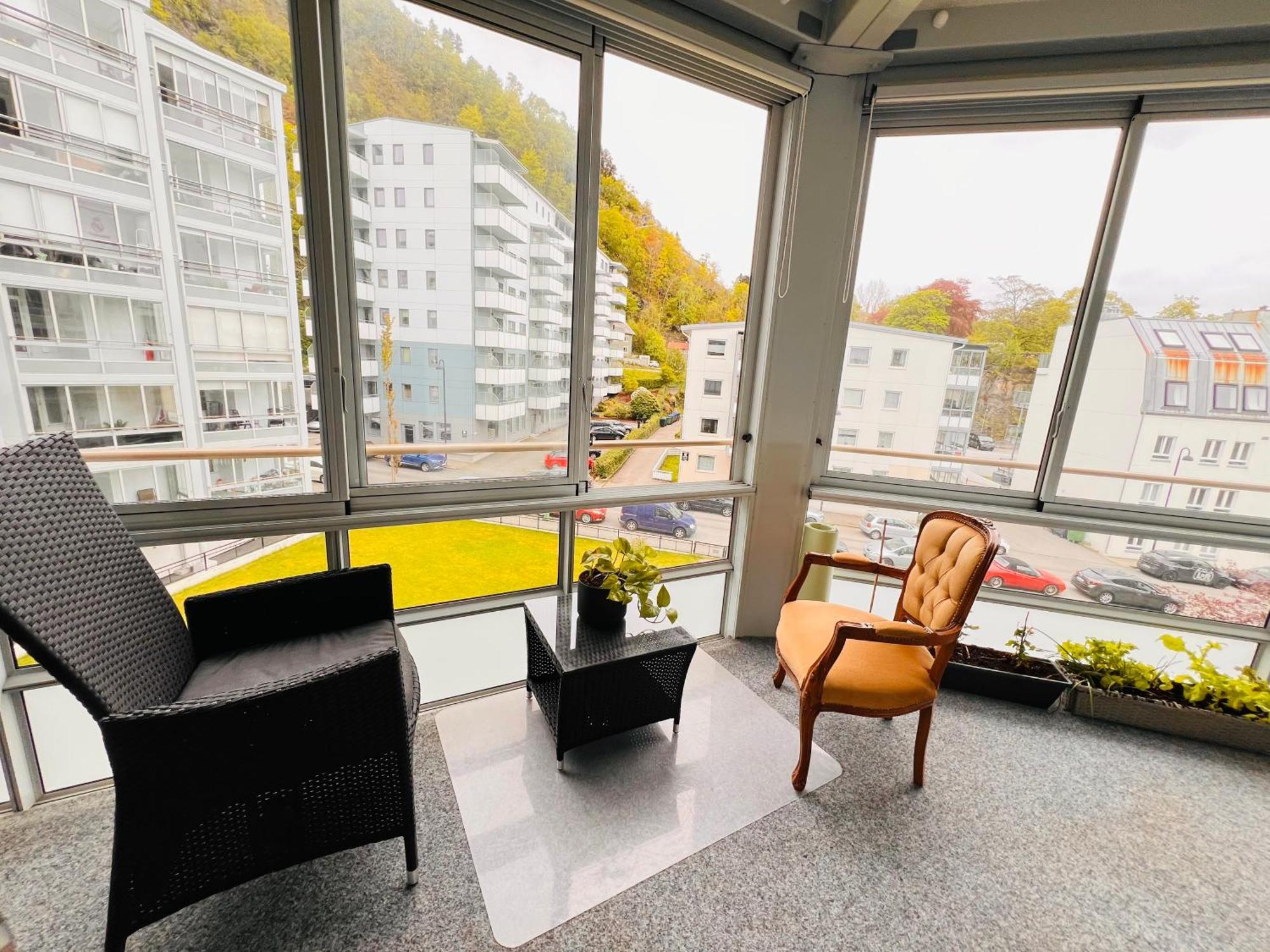 Luxury Service Apartment By Chanya Alesund Bagian luar foto